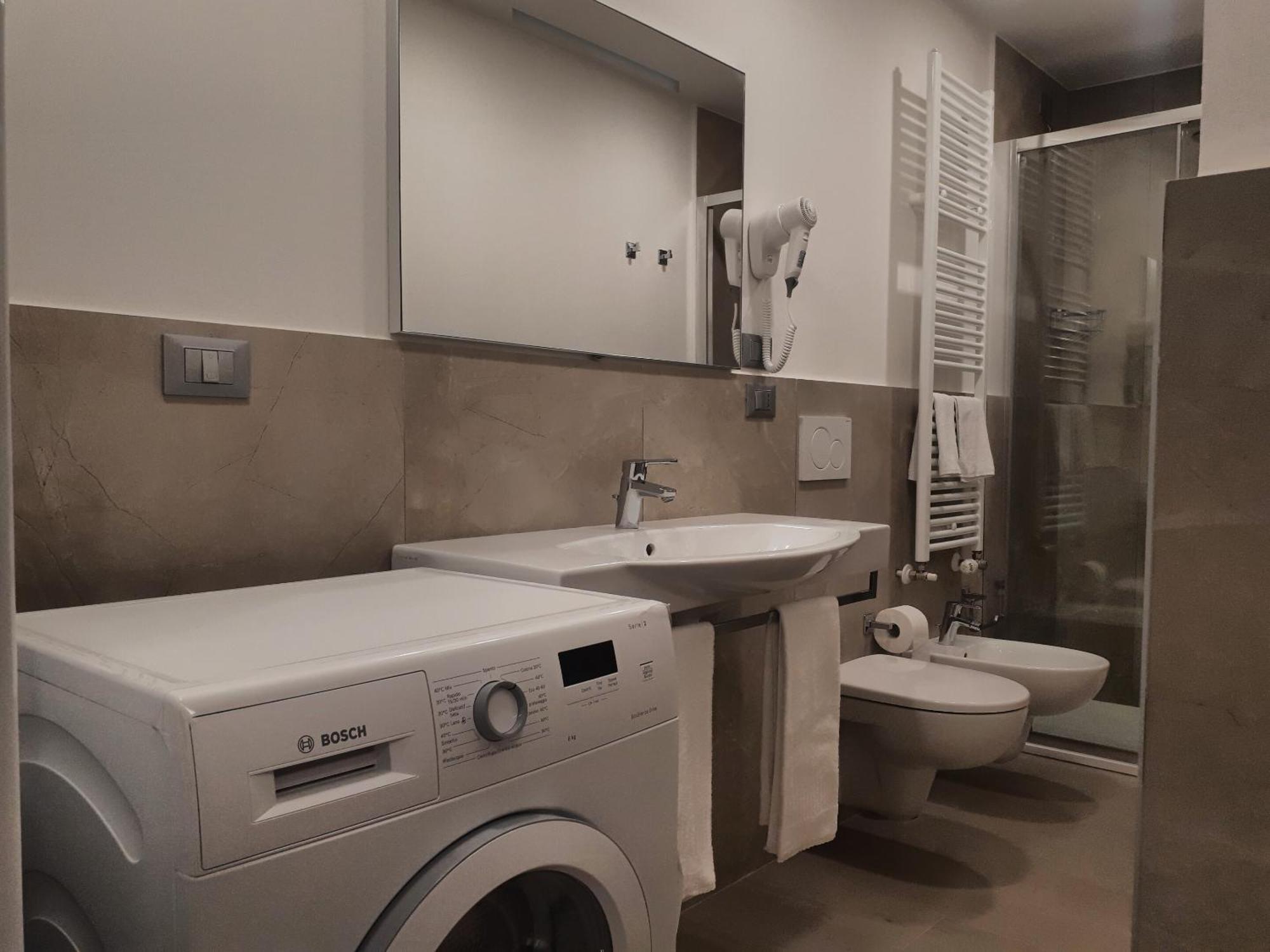 Smart Apartment Maggiore - Twa Болонья Экстерьер фото